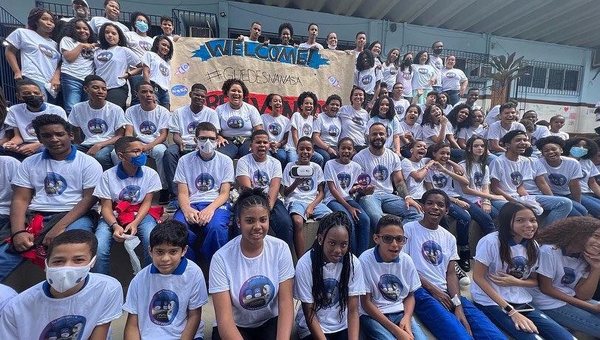 Estudantes de escola pública no programa Hack@Schools com a NASA